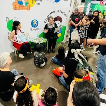 Lectura y firma de autógrafos de Itala Vettorazzi Lectura y firma de autógrafos de Itala Vettorazzi